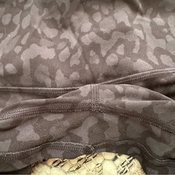 Lululemon Align Crop 21" in Camo Deep Coal Multi Size 4 - Picture 8 of 9